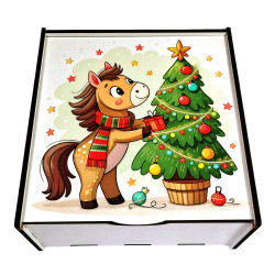 Подарунок №38/1 “Коник та ялинка” 1кг (20х20х9см, у дерев'яній коробці)