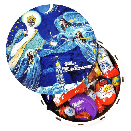 Подарунок №43/9 Milkа & Kinder “Подарунок для чемпіона" 845г (21х21х9 см, у дерев'яній коробці)