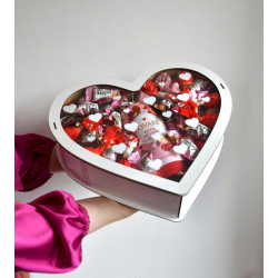 "Солодке серденько" Дерев’яний бокс з солодощами №103, 1,5 кг, (35х31х9 см)